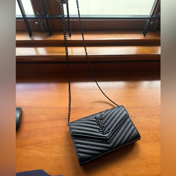 Yves Saint Laurent luxury handbag - Picture 5 of 5